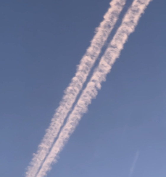 Contrails at 40000ft shot as seen from 38000ft.